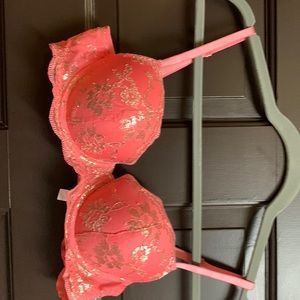 New peach 34B bra Victoria’s Secret